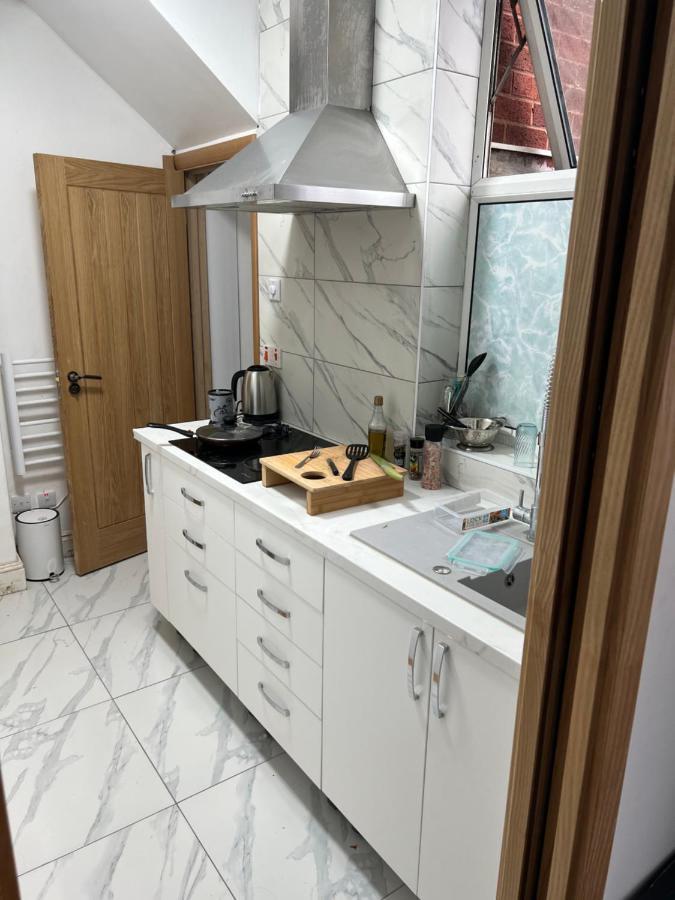 New Flat, Own Bathroom, Sitting Room & Large Bedroom - Walsall Bescot Exteriér fotografie