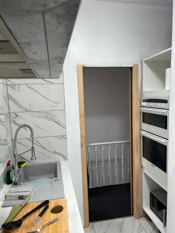 New Flat, Own Bathroom, Sitting Room & Large Bedroom - Walsall Bescot Exteriér fotografie